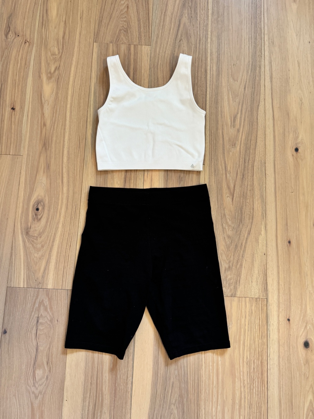 Source Unknown White Ribbed Crop Tank - Picture 5 of 7